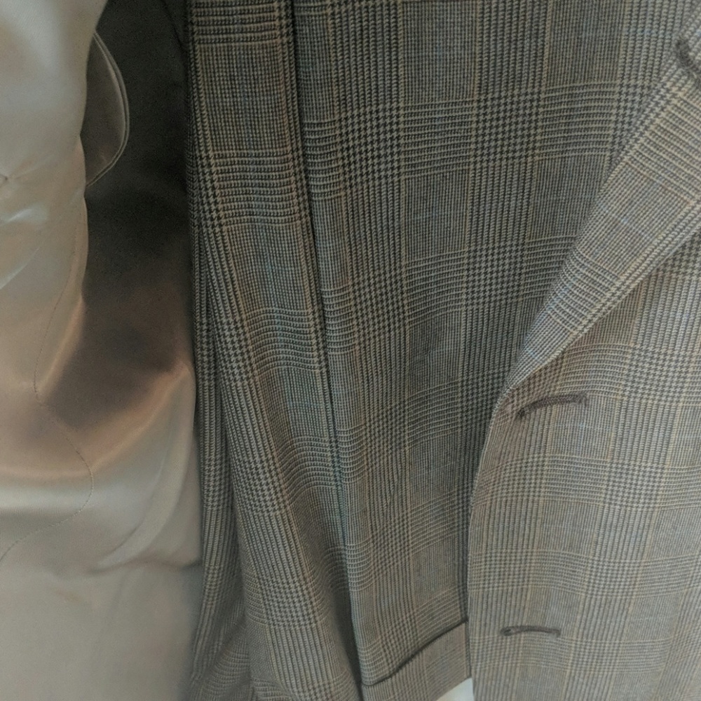Suit - Picture 4 of 4